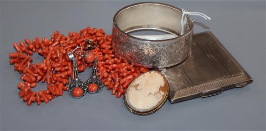 A silver face powder case, a Victorian silver bangle, a cameo, coral necklace, loose coral, and a pair of coral earrings etc.